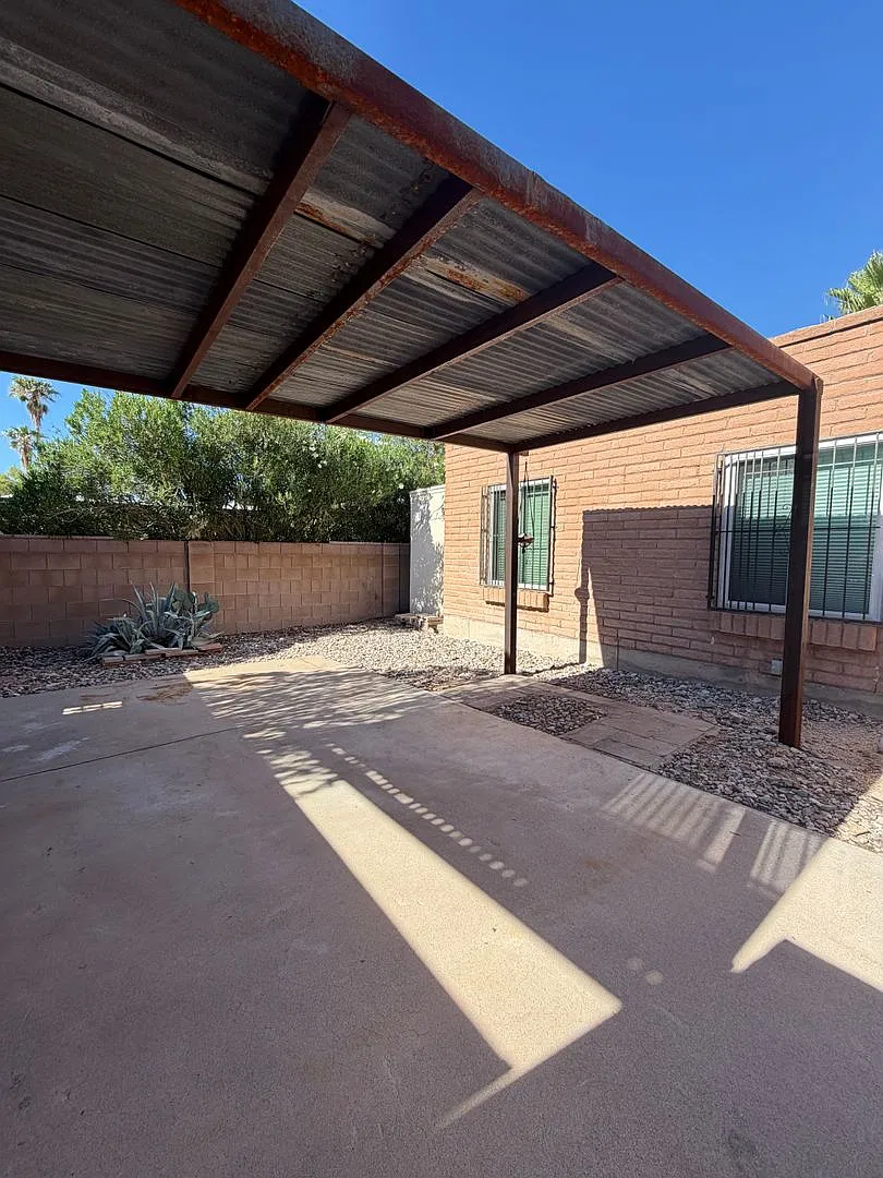 Charming 3-Bedroom, 2-Bath Home with Fireplace & Enclosed Backyard! — Photo 4