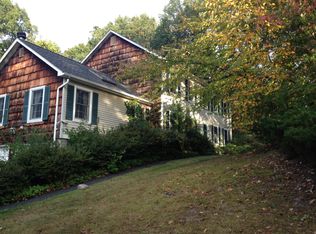 7 Abbey Ln, Setauket, NY 11733