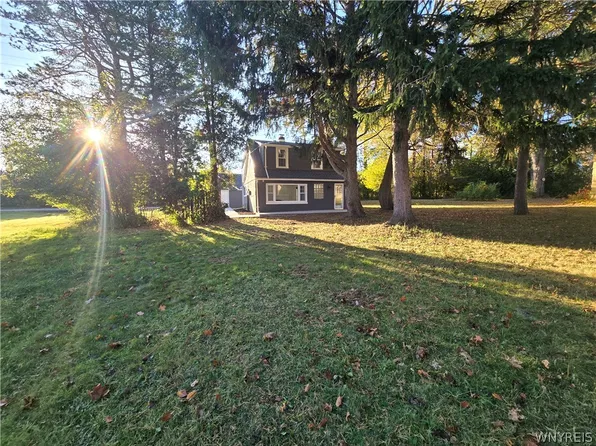 2623 Hakanaw Ave, Hamburg, NY 14075