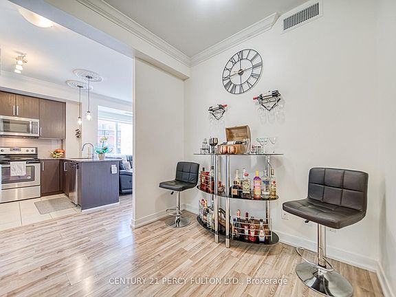 4th image of 840 Queens Plate Dr #902
