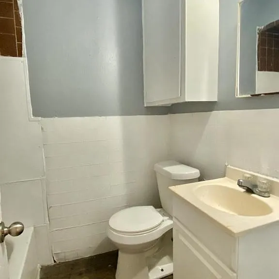 2912 E Baylor St — Photo 3