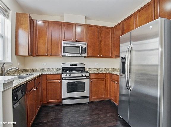 4th image of 211 Wildflower St