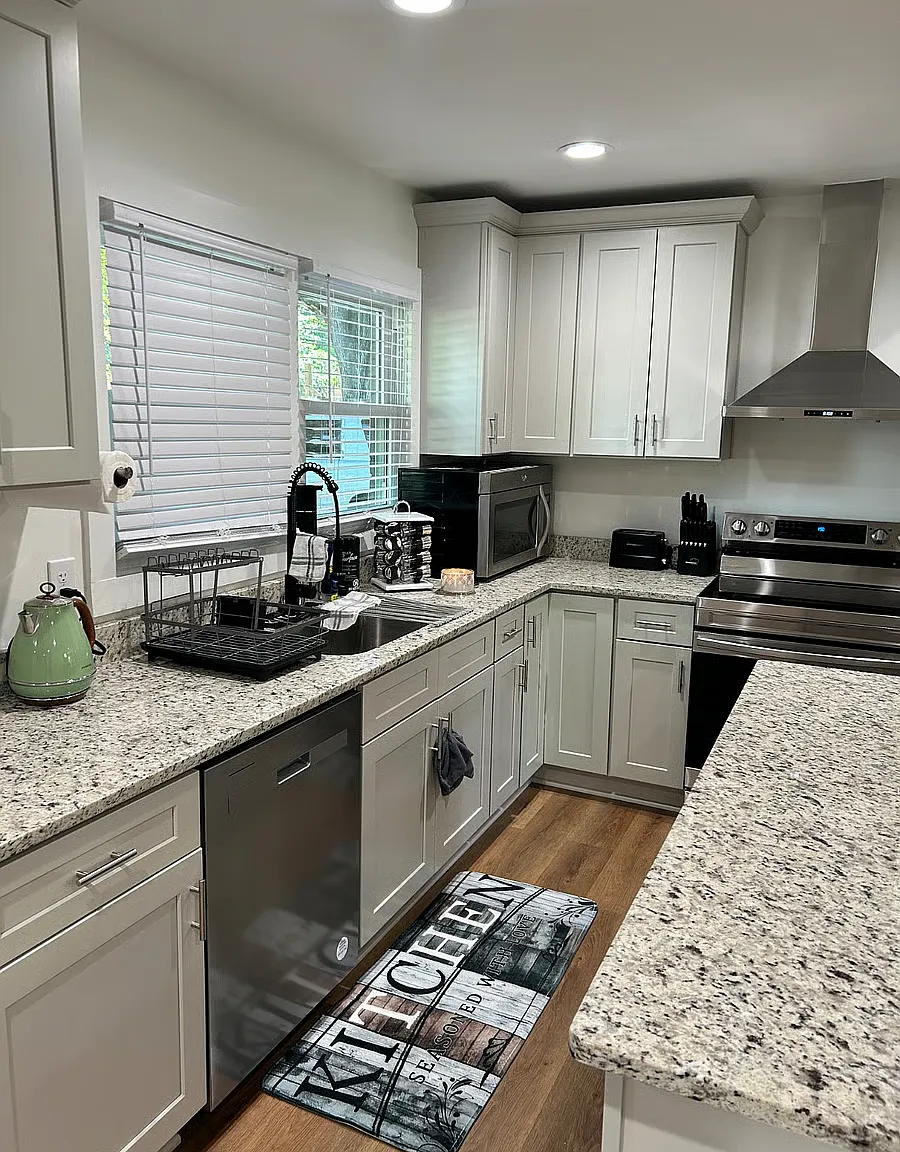6 bed, 1928 sqft, $1,100 — Photo 1