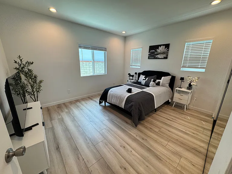 8926 Colbath Ave — Photo 3