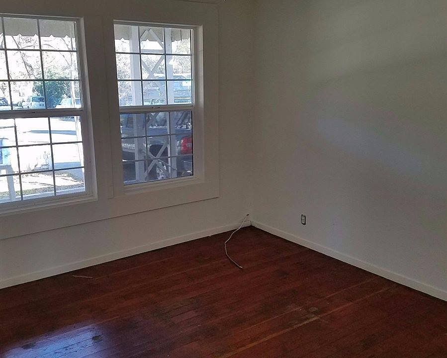 2nd image of 2116 Roanoke Ave
