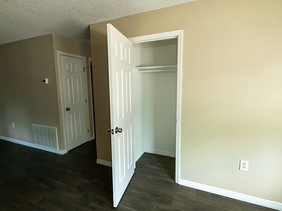 4th image of 1100 Birchwood Ct #1