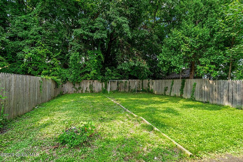 5th image of 59 Pinewood Avenue