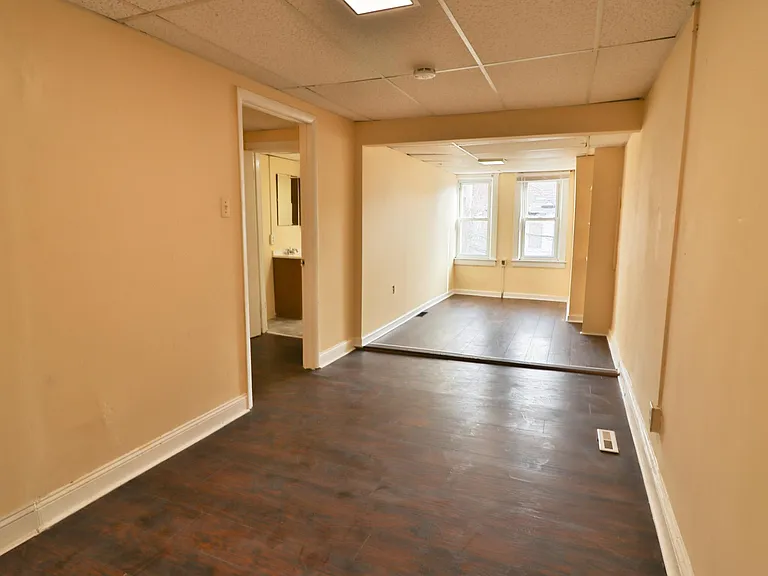 1303 James St — Photo 37