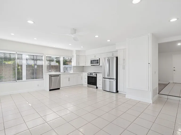 8822 Bellshire Dr — Photo 4