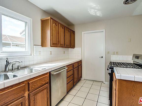 2nd image of 488 Valera Ave