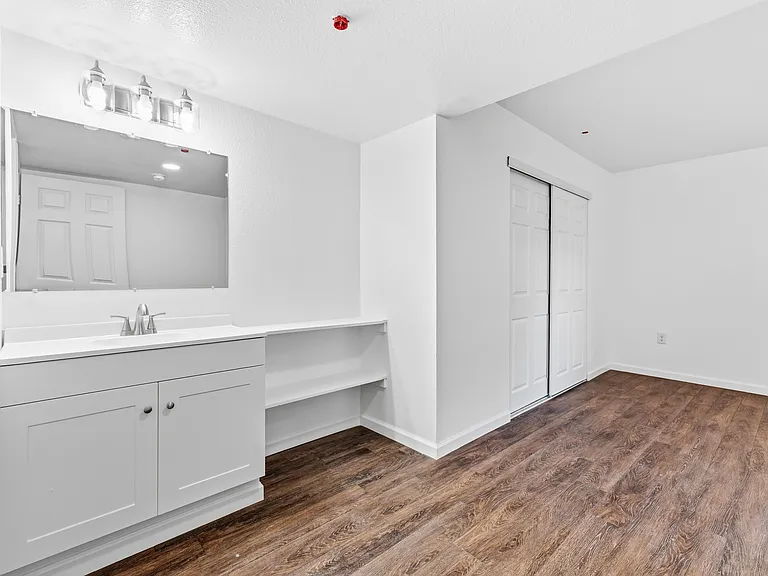 Oakbrook Apartments — Photo 40