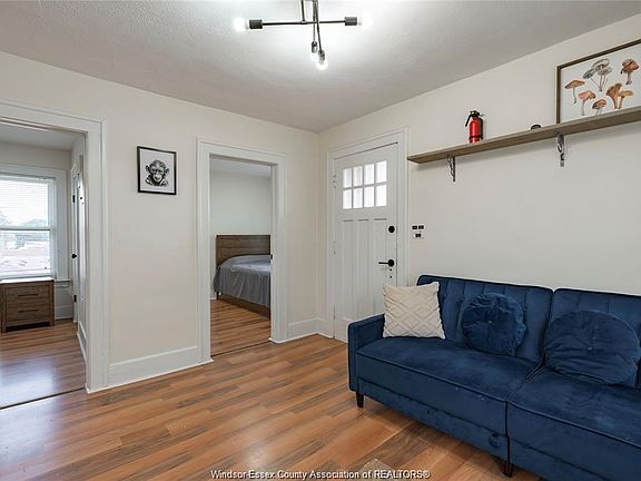 5th image of 1247-1239 Richmond St #47