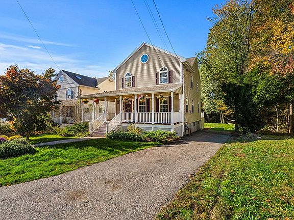 3rd image of 50 Heron St