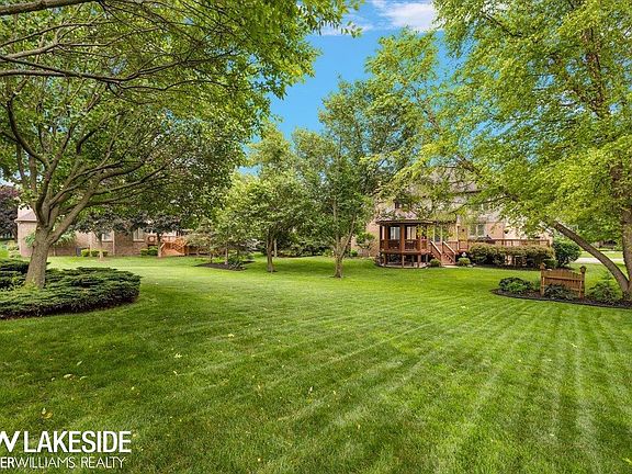 5th image of 1387 Pebble Ridge Dr