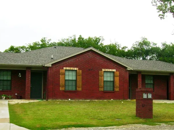 410 W Brady St #B, Decatur, TX 76234