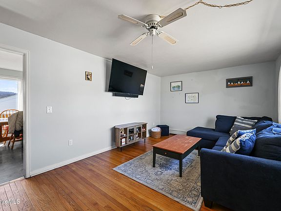 4th image of 8 Alba Ave