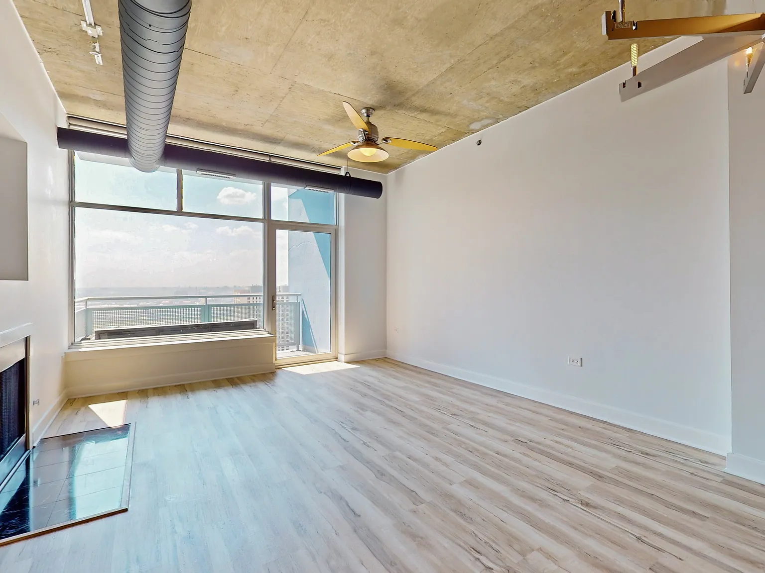 3 bed, 1300 sqft, $4,200 — Photo 3