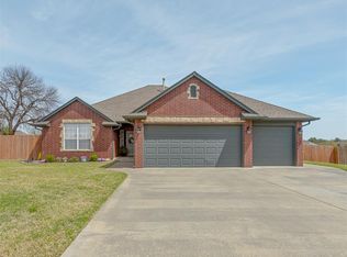 298 Hillside Dr, Harrah, OK 73045