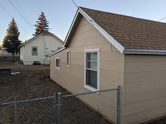 Side yard for tenant use.