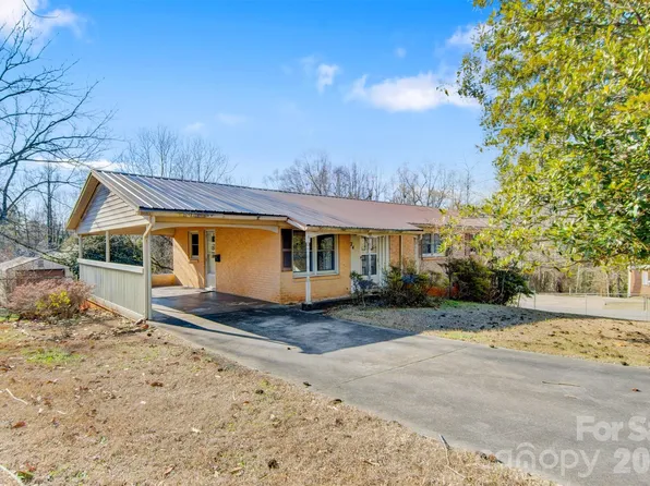 24 W Berkley St, Granite Falls, NC 28630