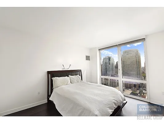 Sold by Aclawrence | media 15