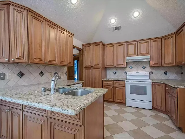 4633 Centenary Dr — Photo 9