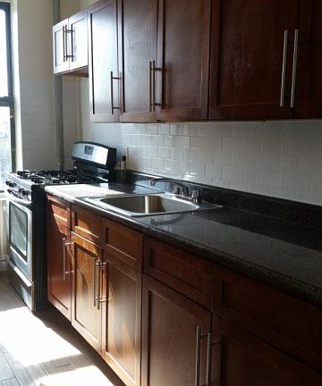 5th image of 500 Montgomery St APT 2F