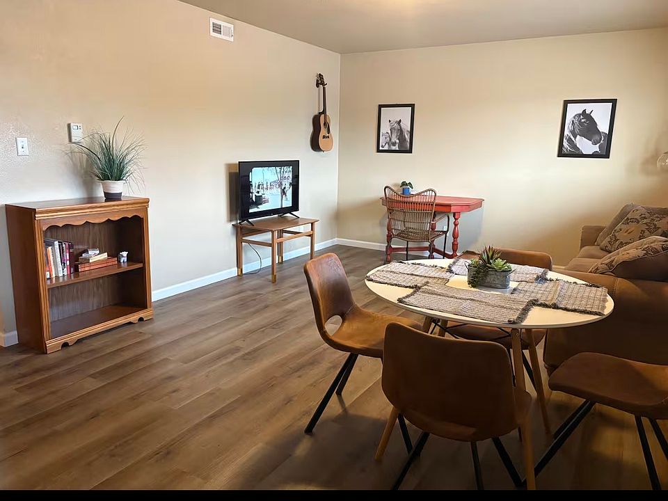 1st image of 809 E Beaufort St #4