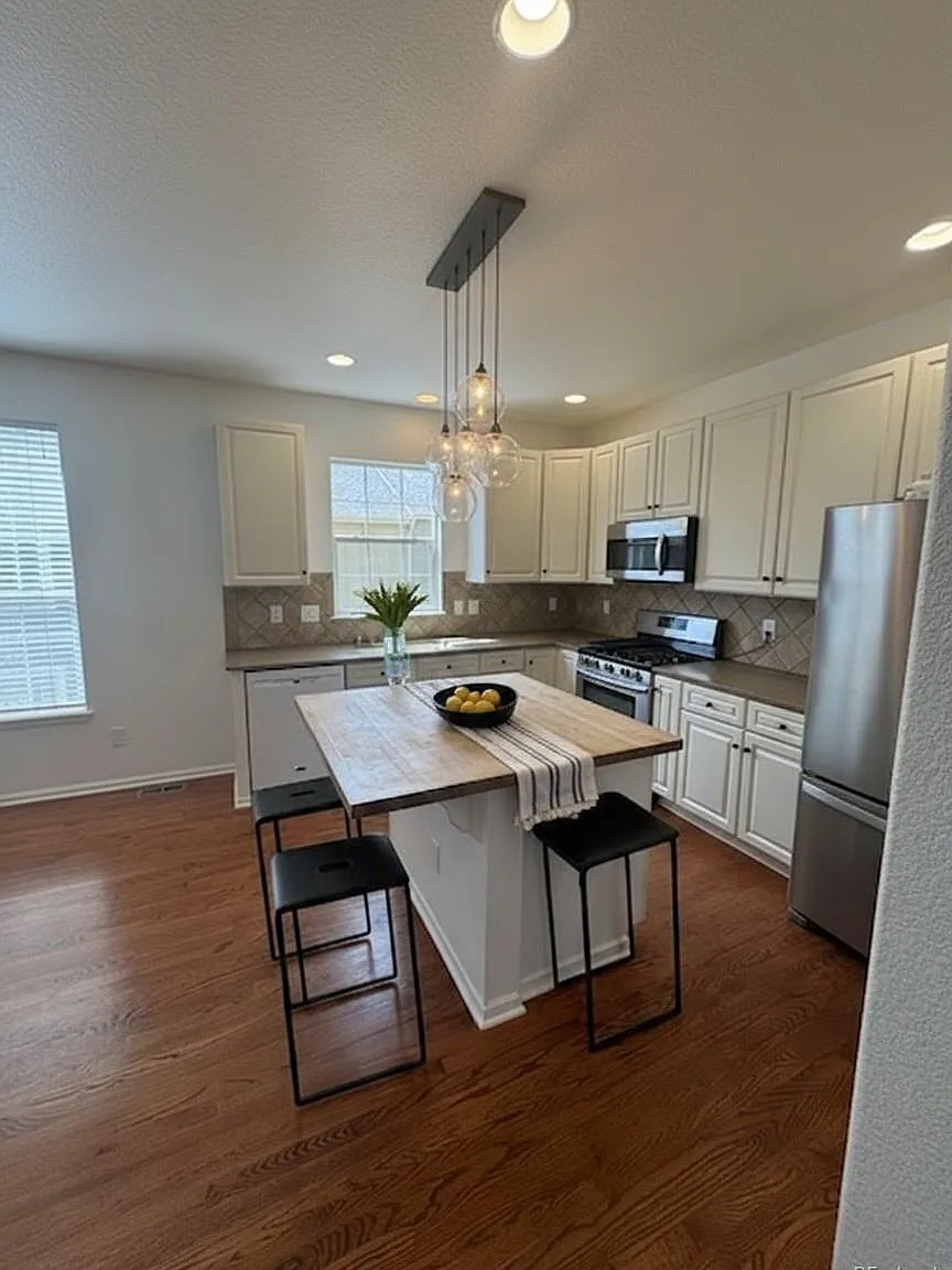 2 bed, 2.5 bath, 1443 sqft, $2,595 — Photo 3