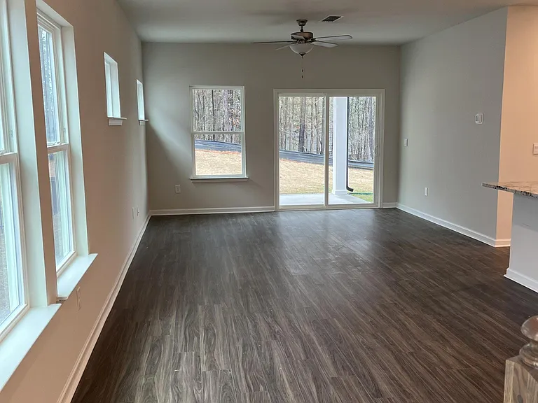 334 Wells Cir — Photo 4