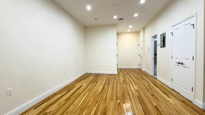 Rented by Yaffa Realty LLC | media 16