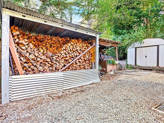 5th image of 121 Monaco Ln