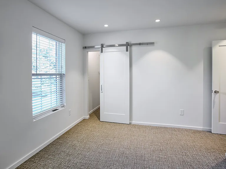 784 Farmington Ave — Photo 13