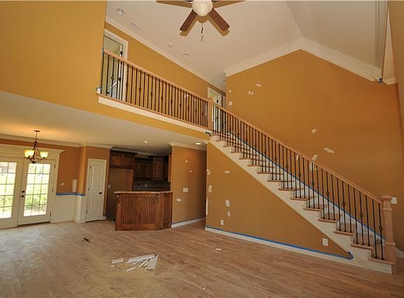 4th image of 323 Midtown Trl #32