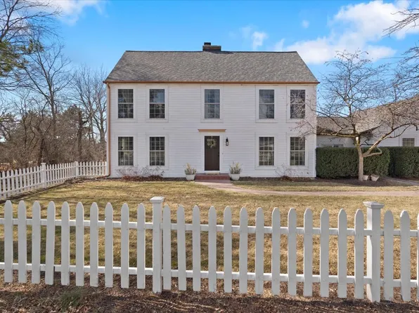 10315 Steeplechase Ln, Spring Grove, IL 60081