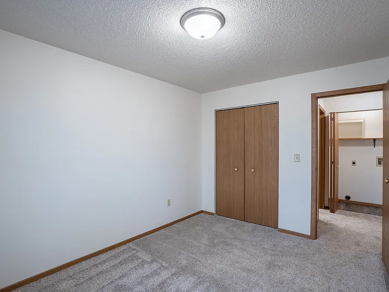 Fargo, ND Prairie Park Apartments | Bedroom