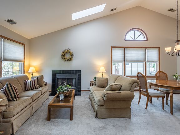 2nd image of 3140 N Daniels Ct #3140