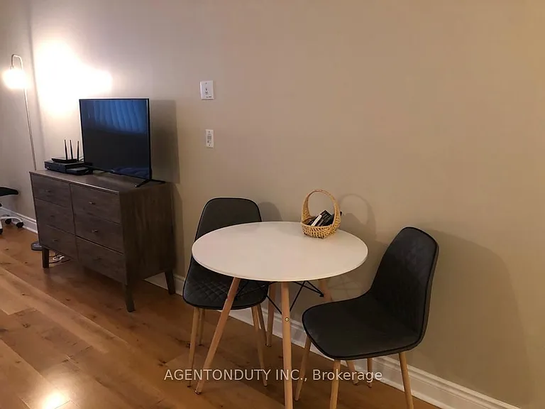 73 Richmond St W #404 — Photo 12