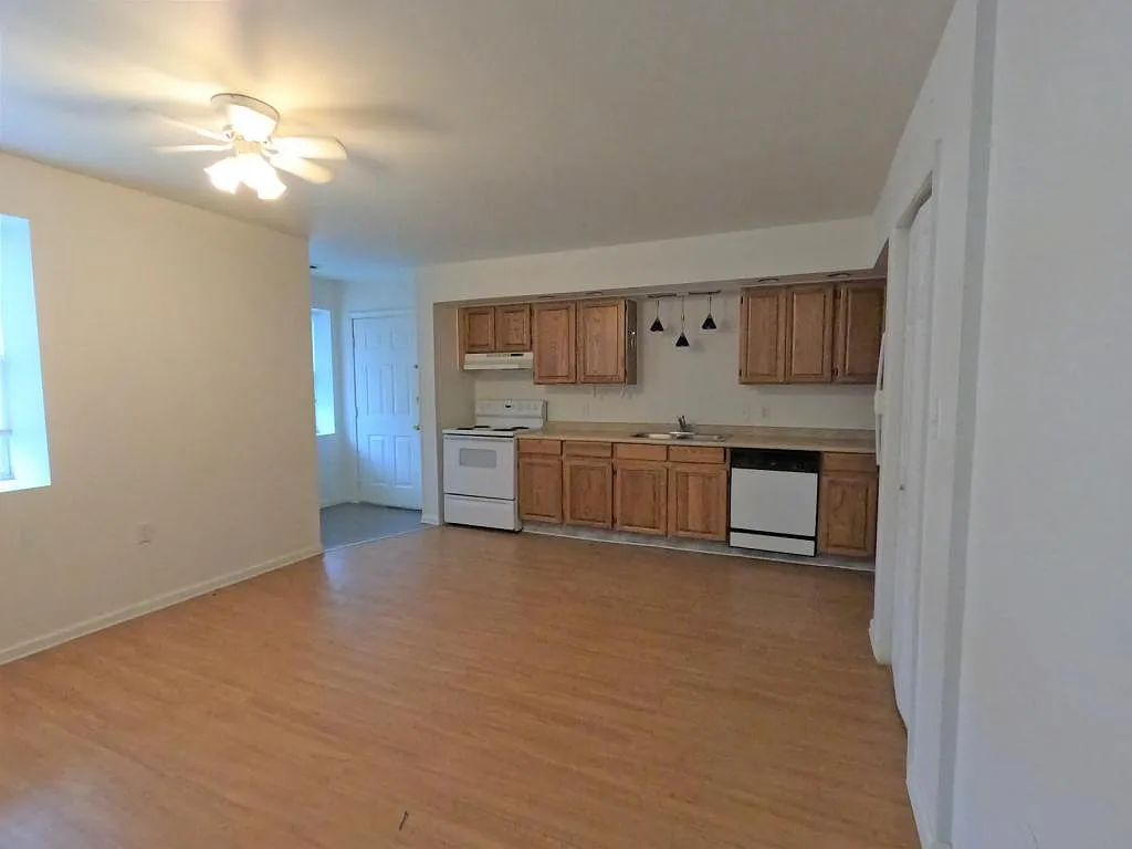 Building Photo - 1599 N Mulberry St #6