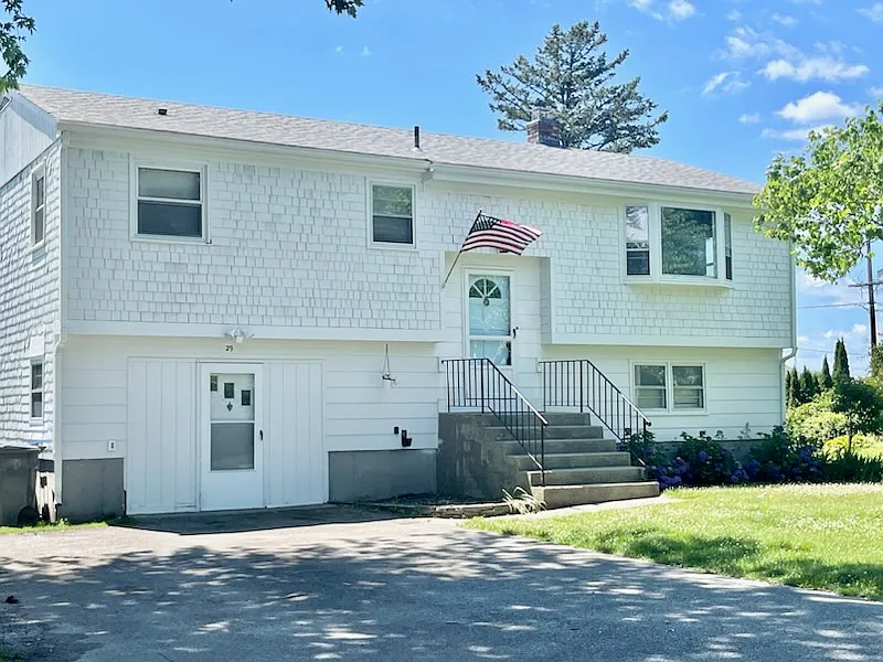 5 bed, 2643 sqft, $4,500 — Photo 2