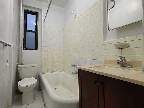 5th image of 50 E 18th St APT B9