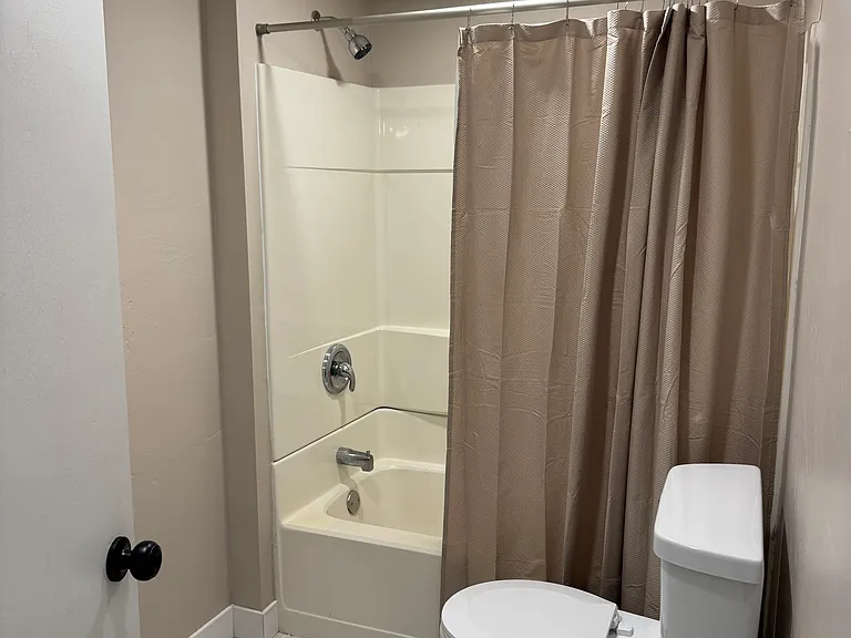 437 Genoa Ave NW — Photo 5