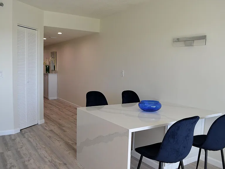 275 Palm Ave — Photo 18