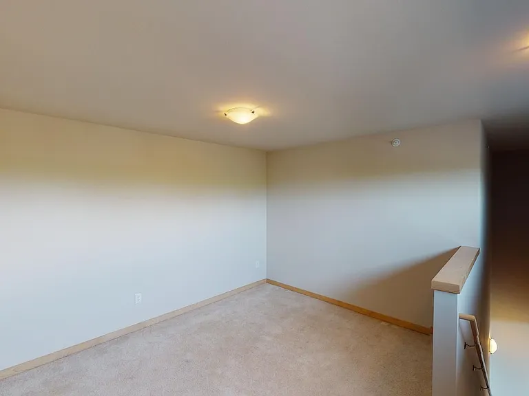 902 Drake St — Photo 49