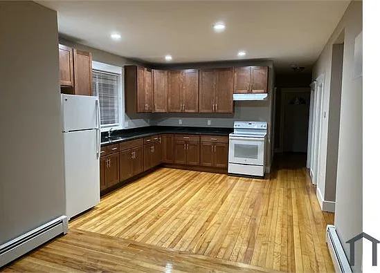3 bed, 1400 sqft, $2,800 — Photo 2