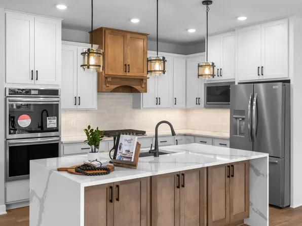 2046 Tamarack Rd, Carver, MN 55315