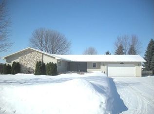 2052 London Rd, Green Bay, WI 54311
