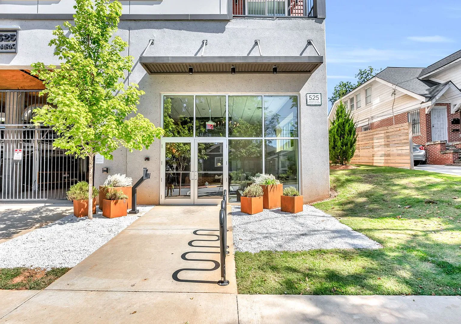 Stunning Midtown 2bed 2bath — Photo 2