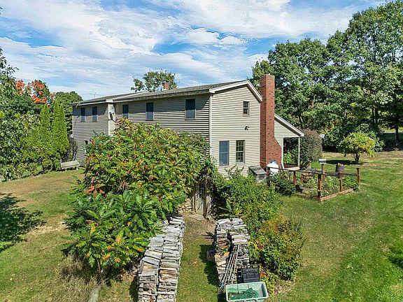 4th image of 371 Hoyt Road