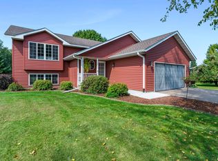 810 Southview Ave, Braham, MN 55006